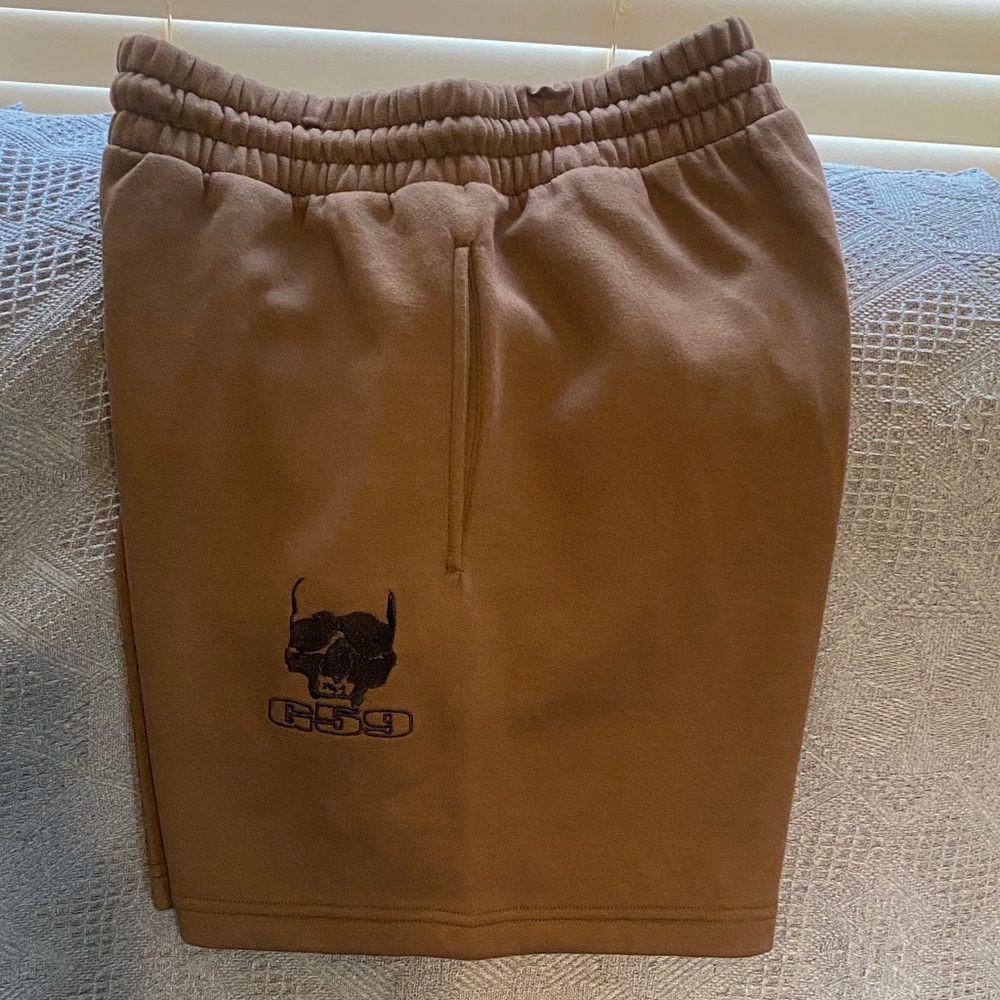 G59 Brown Men's Shorts Size: Medium.